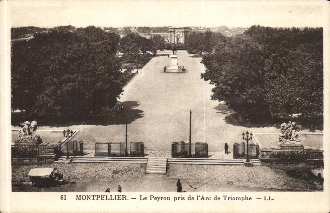 Montpellier - Le Peyrou pris de l'Arc de Triomphe - CPA 