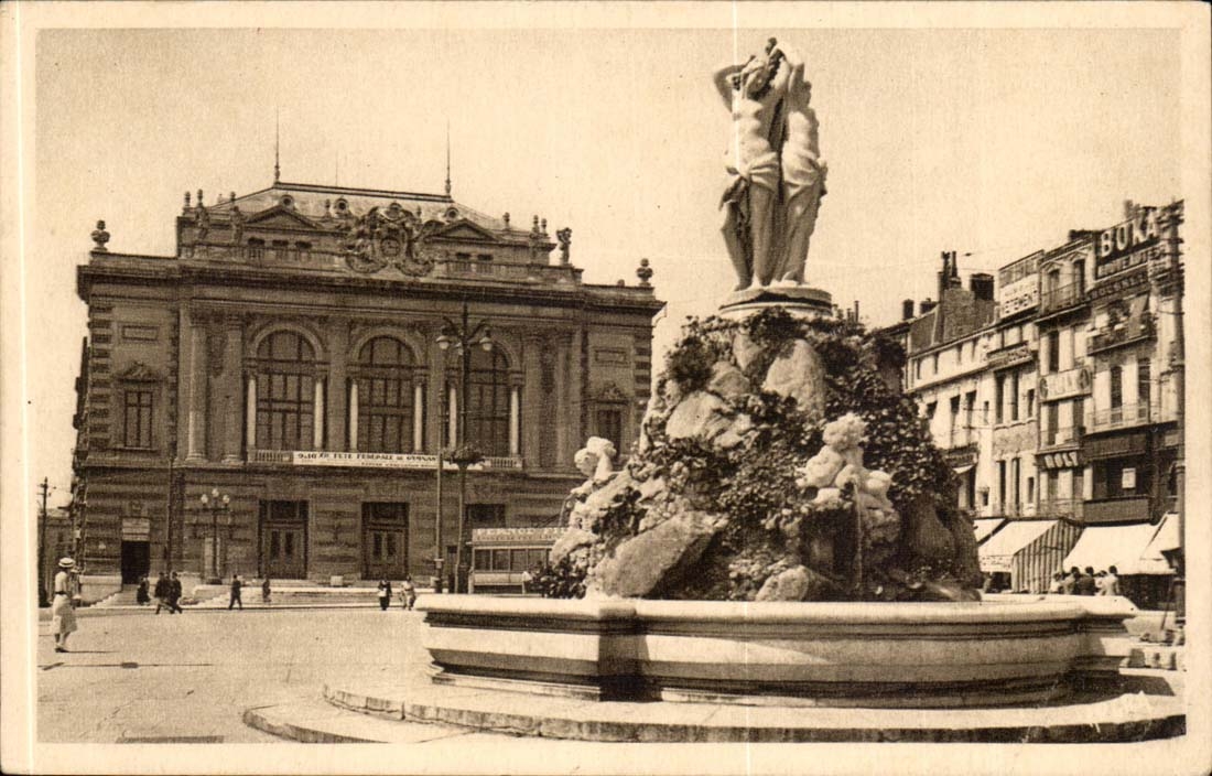 Montpellier - Le Theatre et la Fontaine des 3 Grace - CPA