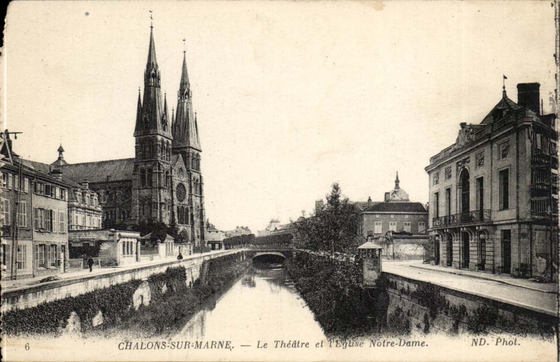 Trawl-nets on the Marne - the Theater and the Church Our lady - CPA