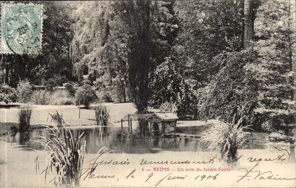 Reims - eine Ecke des Ecoe Gartens - CPA