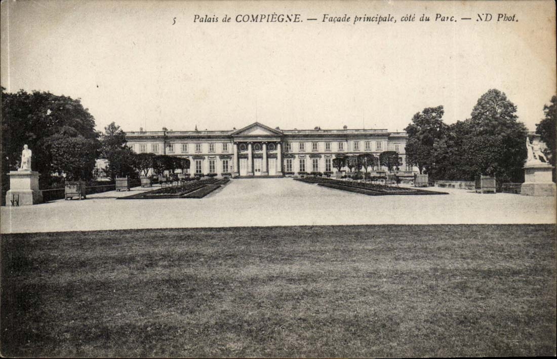 Compiegne - the Palate - Principal Frontage dimensions Park - CPA