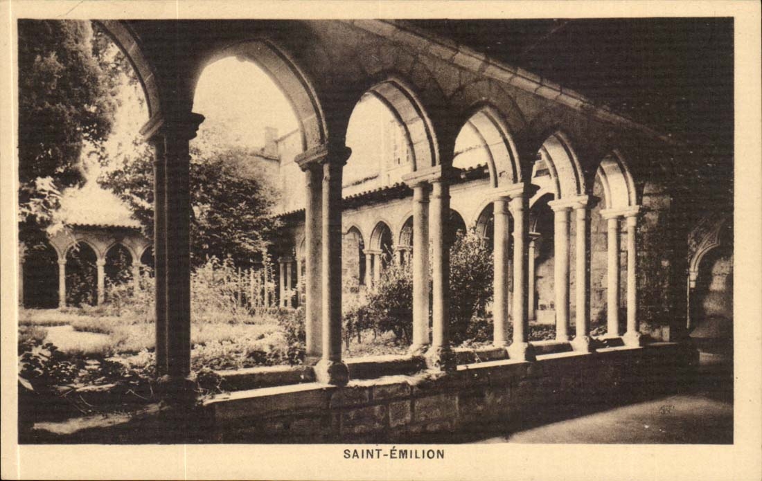 CPA Saint EMilion Overall picture of the cloisters of collegial 12th