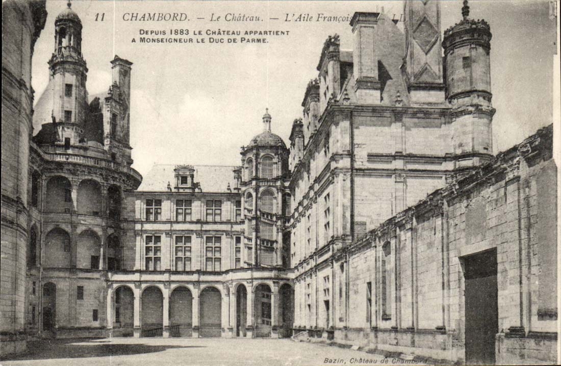 Chambord CPA the castle the French wing