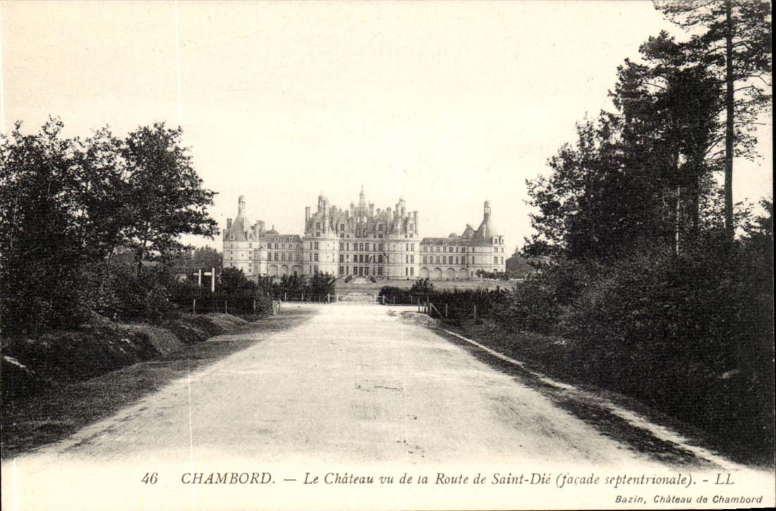 Chambord - Le Chateau vu de la Route de Saint Die CPA 