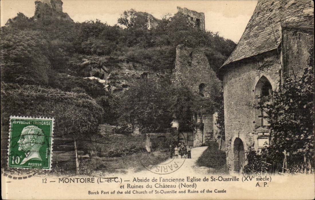 Montoire CPA Abisde de l'ancienne Eglise de Saint Oustrille et ruines du chateau