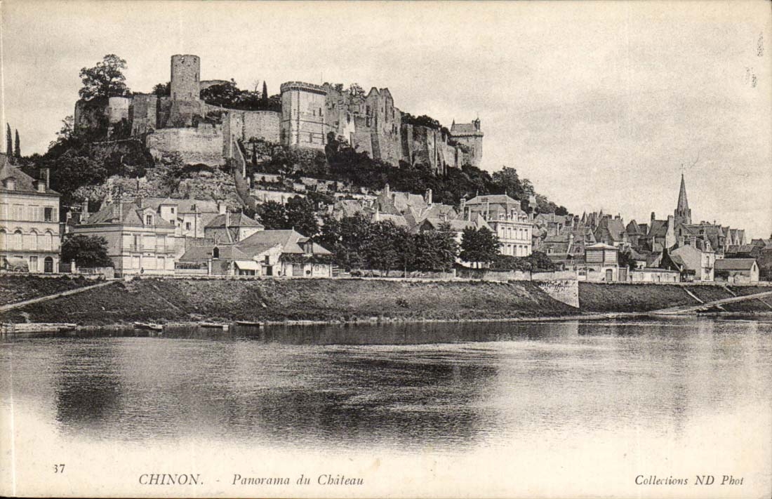 Chinon - Panorama de Chateau - CPA 