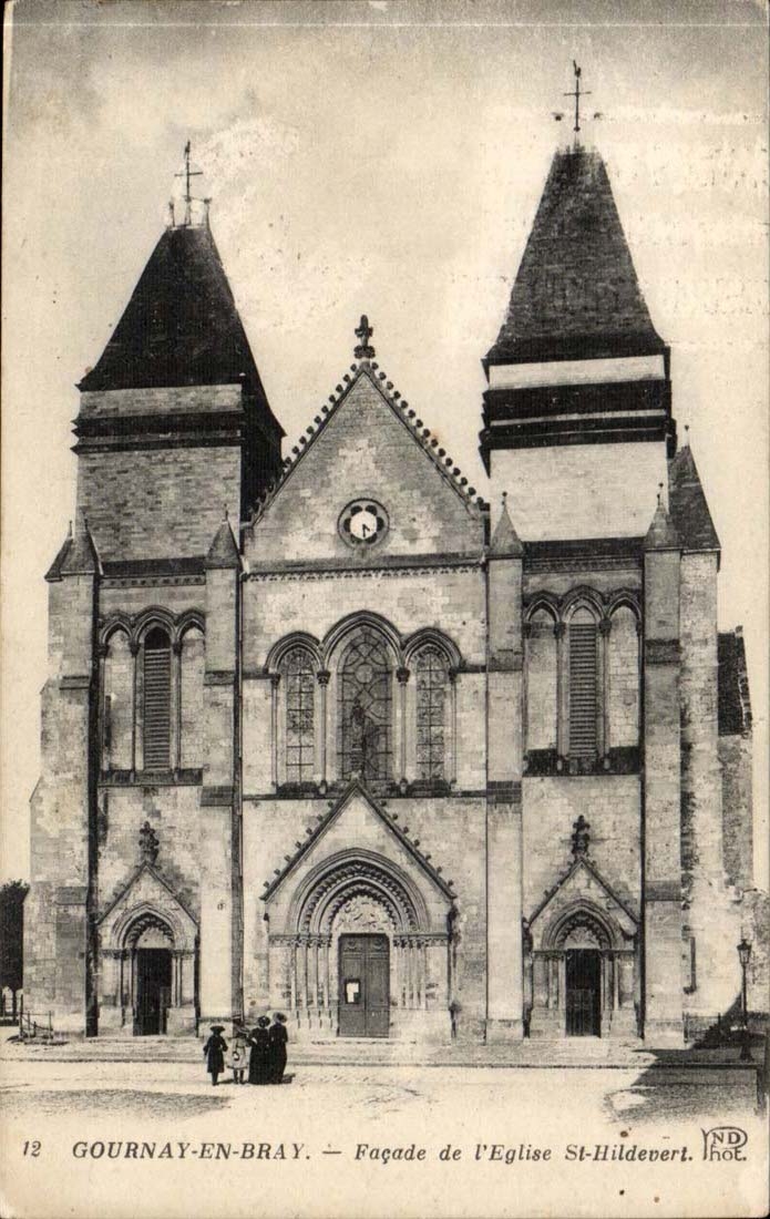 Gournay en Bray - Facade de l'Eglise St Hildevert - CPA 
