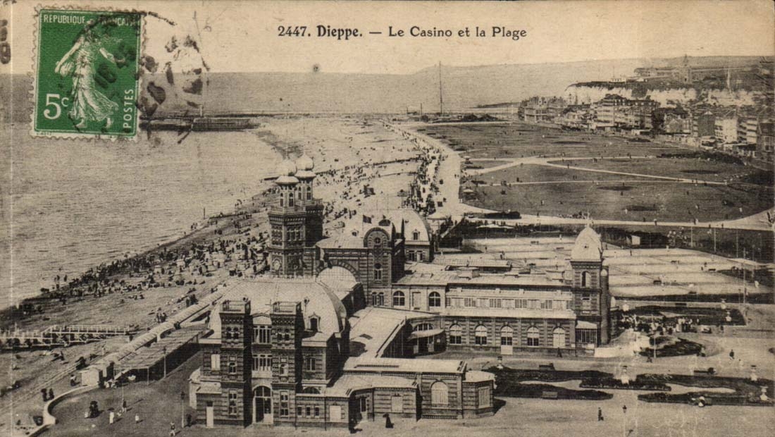 Dieppe - das Kasino und der Strand - CPA