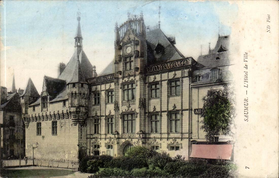 Saumur CPA the town hall