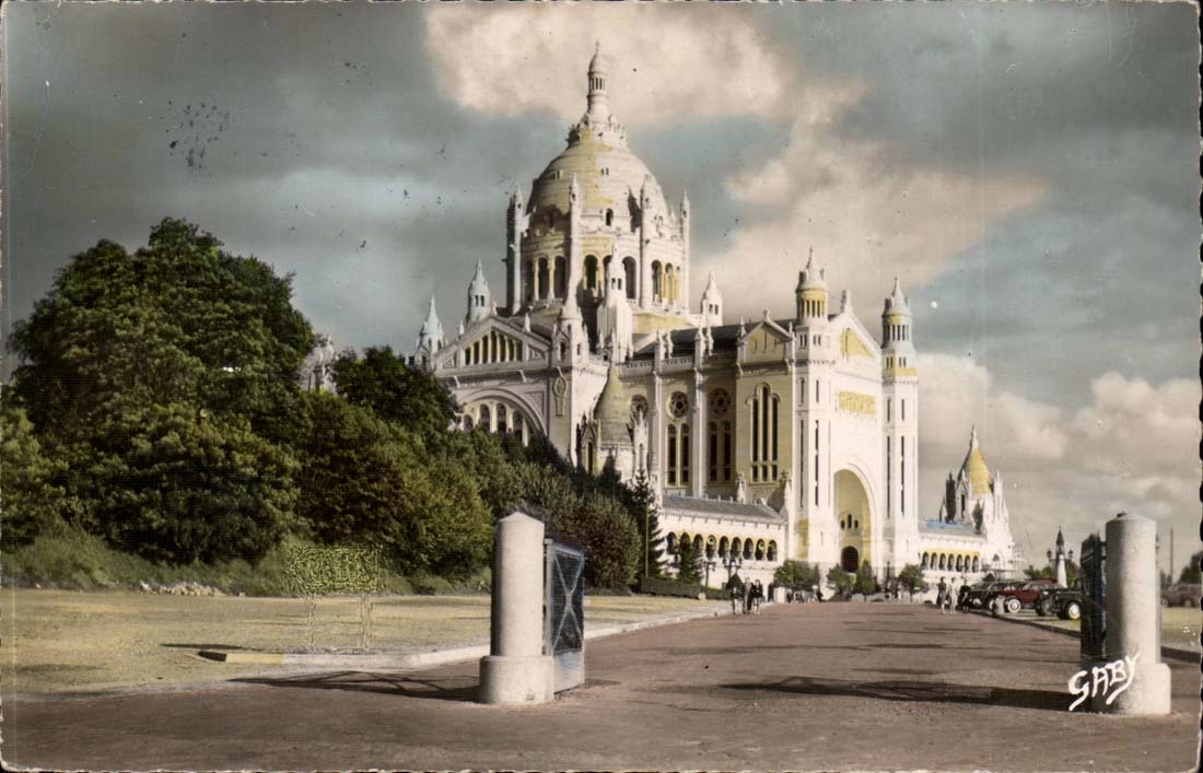 Lisieux - die Basilika -- CPA