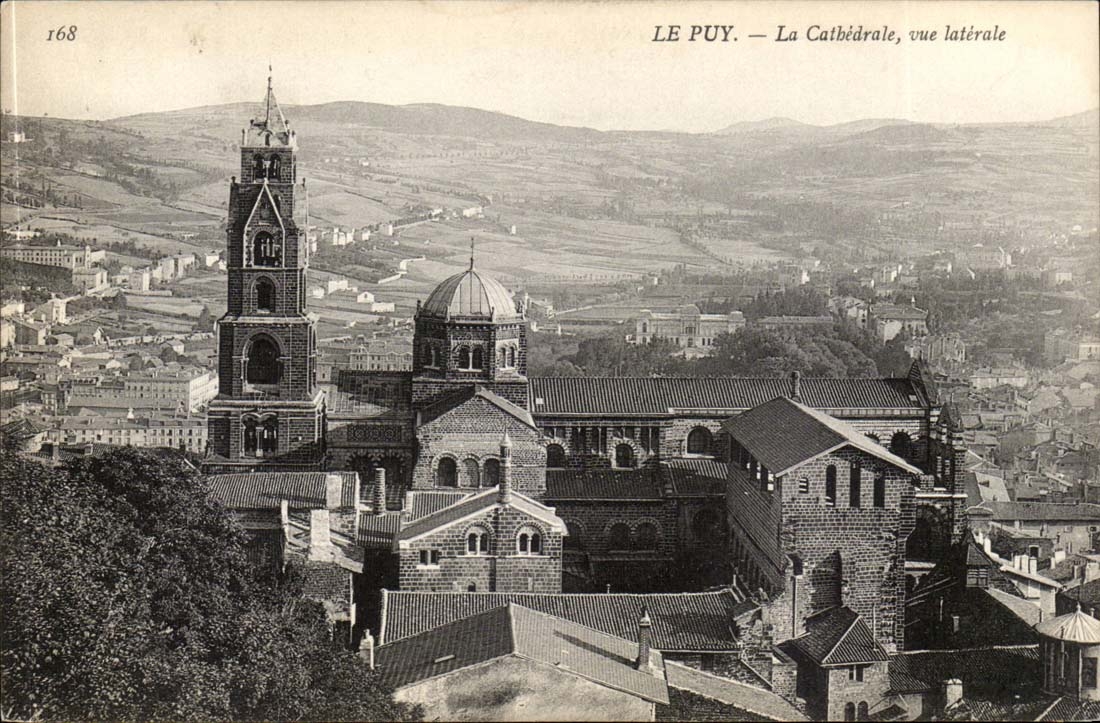 Le Puy - La Cathedrale vue laterale - CPA 