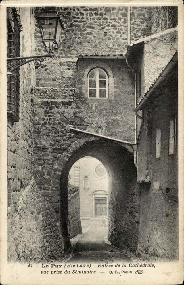 Le Puy - Entree de la Cathedrale - Vue Prise du Seminaire - CPA 