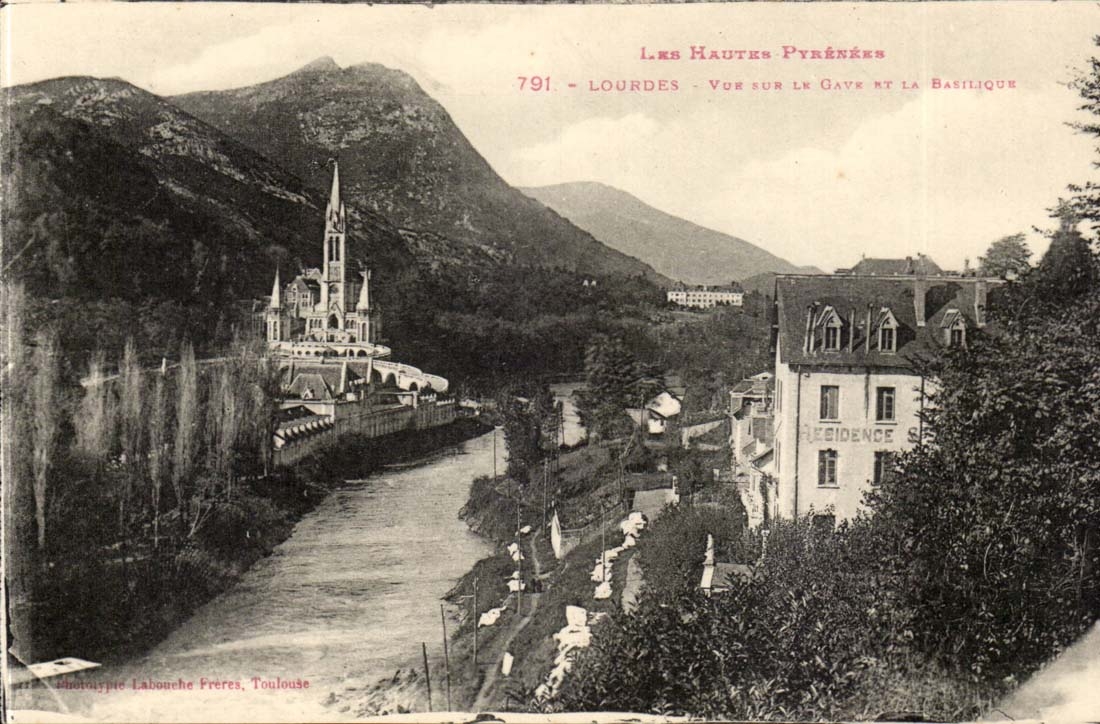 Lourdes - Sight on Gave and the Basilica - CPA