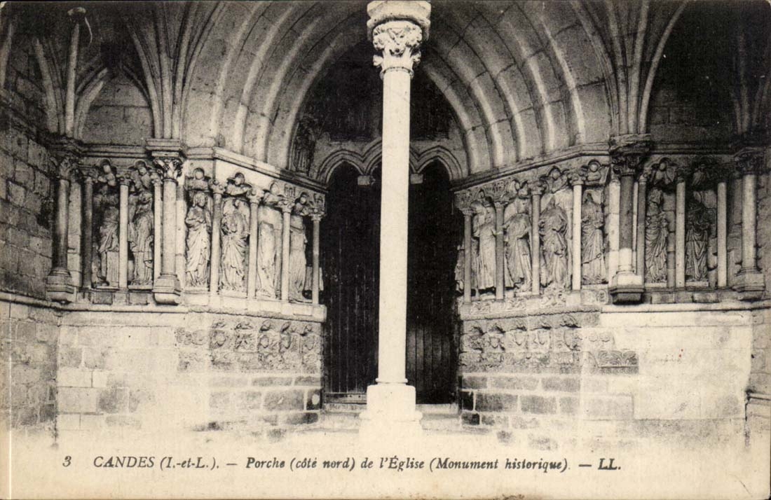 Candes - Porche de L'Eglise Monument Historique - CPA