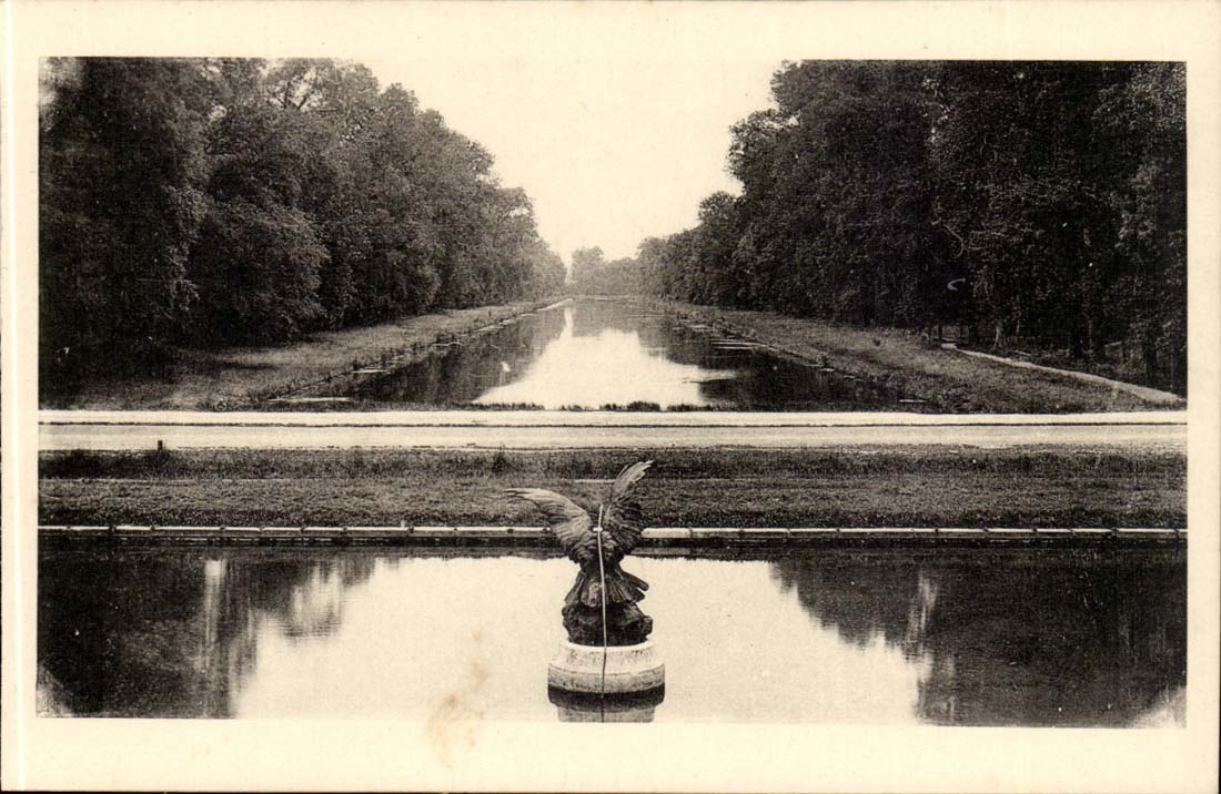Fontainebleau - the Canal - CPA