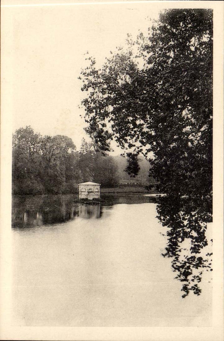 Fontainebleau - the Pond of Carps - CPA