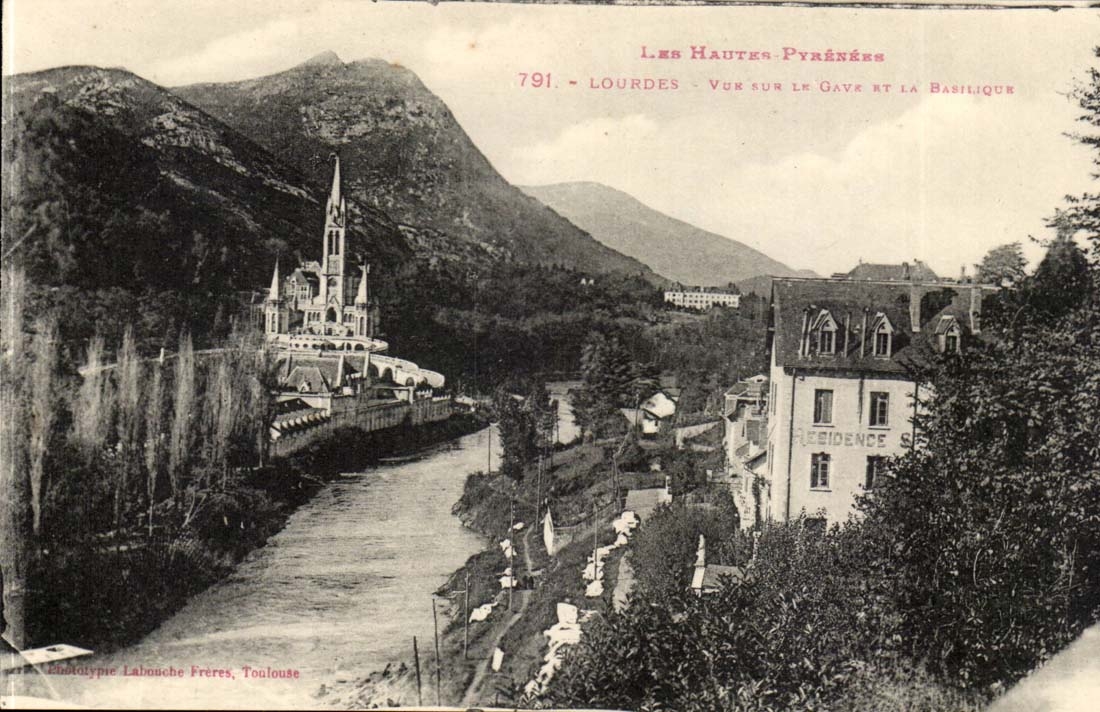 Lourdes - Sight on Gave and the Basilica - CPA
