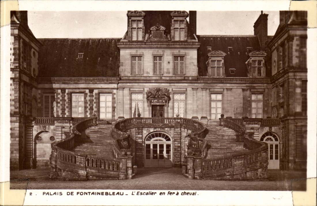 Fontainebleau - the Palate - the Horseshoe Staircase - CPA