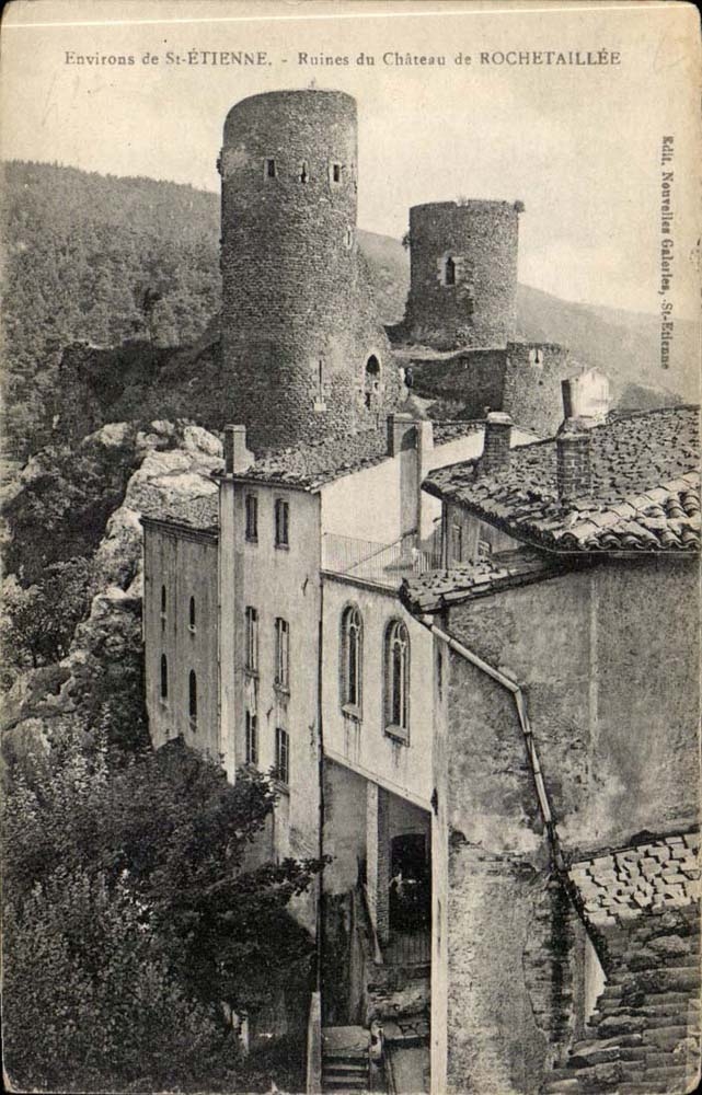 surroundings of St Etienne CPA Ruins of the castle of Rochetaillee