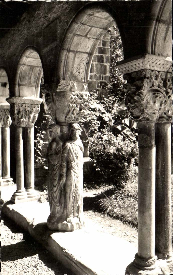Saint Bertrand de Comminges CPA the cloister Pillar of the Four Evanlegistes
