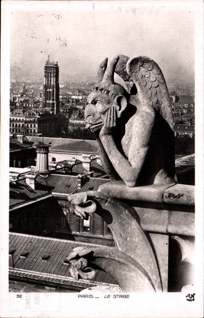 Paris CPA Le strige