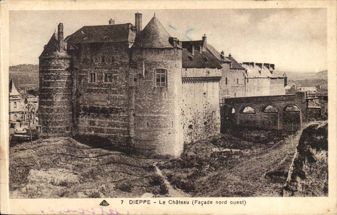 Dieppe - die Schloss-westliche Nordfront - CPA