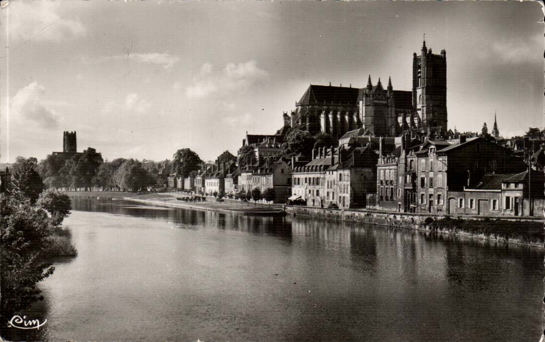 CPSM Auxerre the cathedral seen of the edges of Yonne