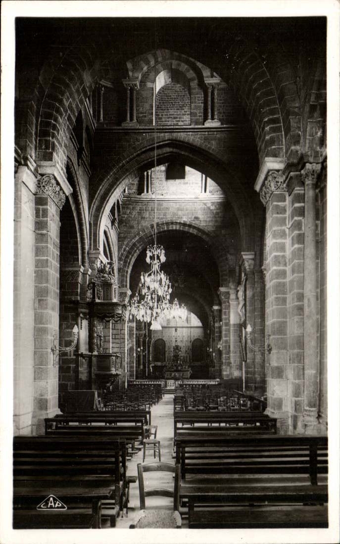 Le Puy CPA Interieur de la cathedrale