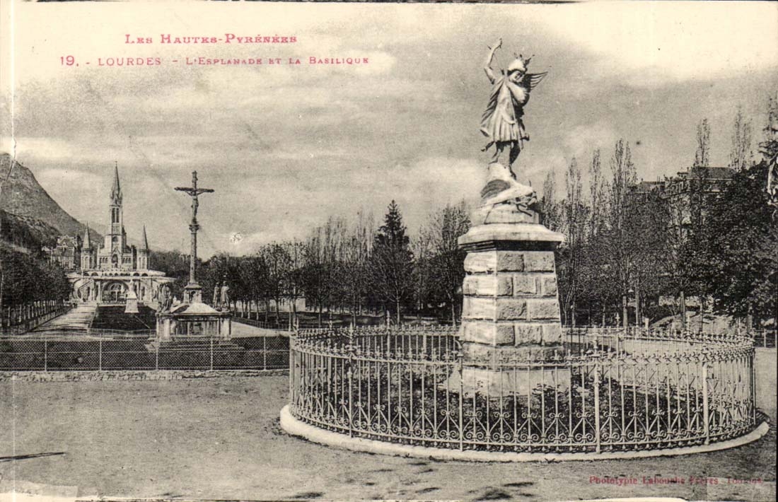 CPA Lourdes the esplanade and the basilica