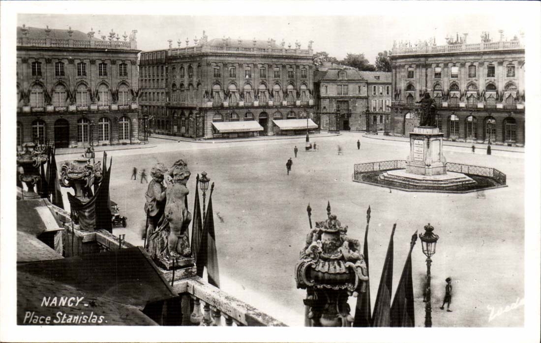 Nancy - Place Stanislas - CPA 