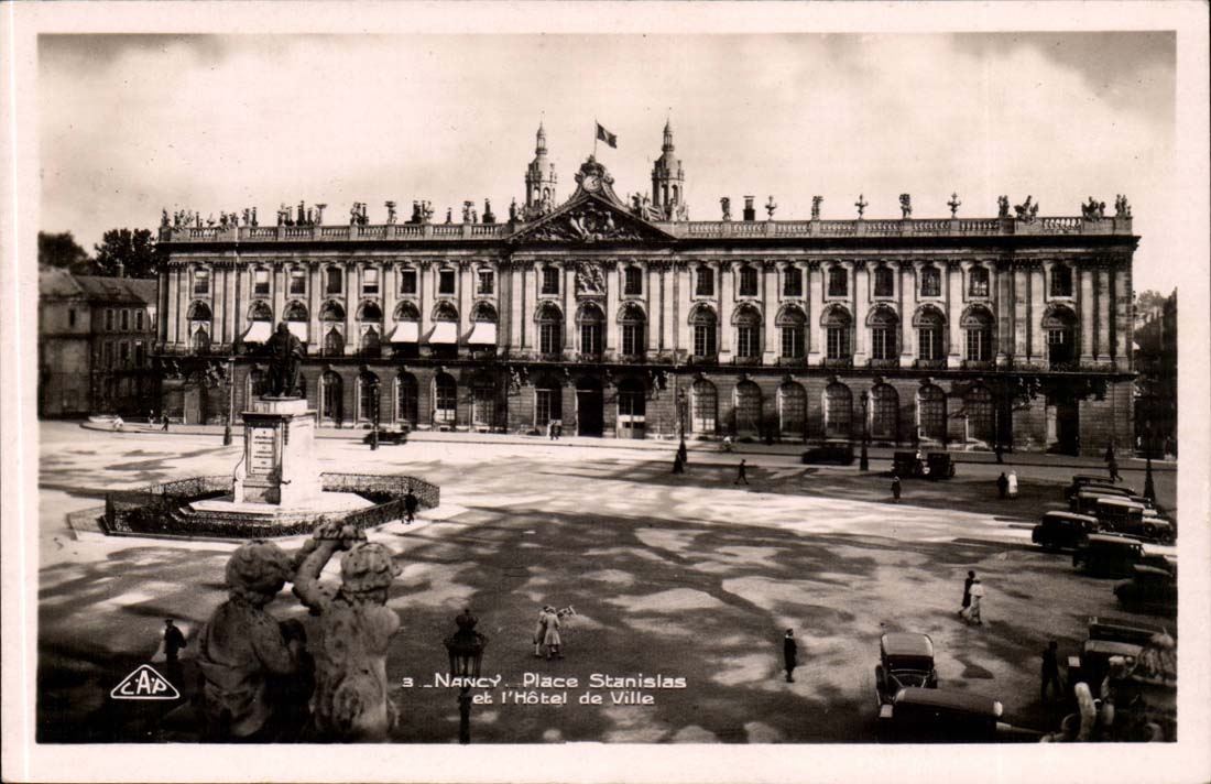 Nancy - Place Stanislas - Hotel de Ville CPA 
