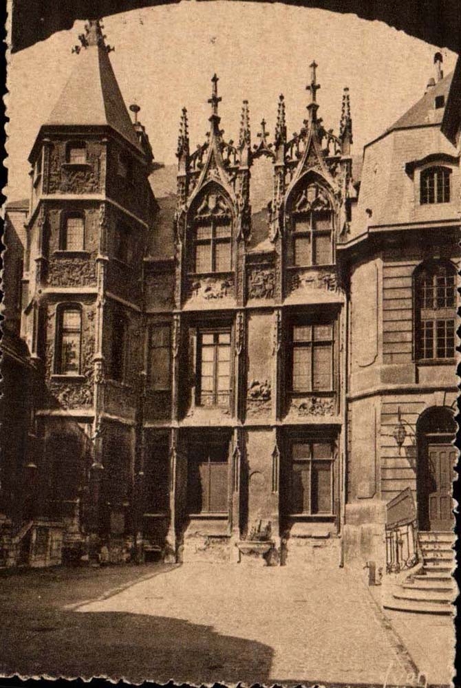 Rouen CPA Hotel of Bourgtheroulde (15th)