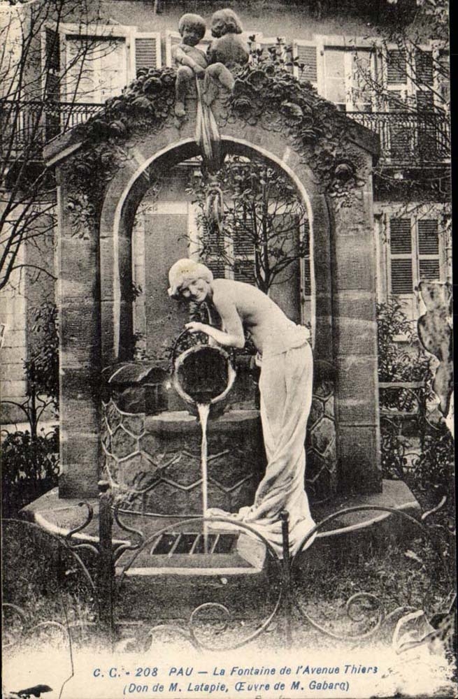 Pau - der Brunnen der Allee Thiers CPA