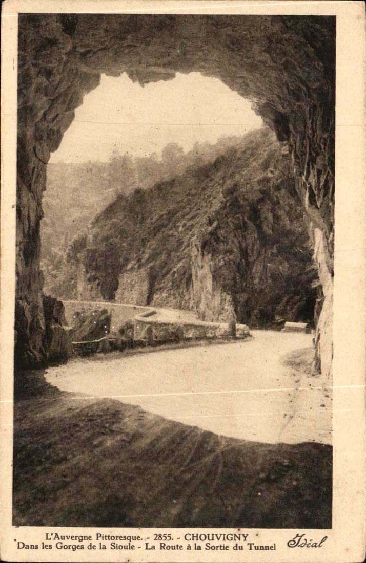 Chouvigny CPA Auvergne In the throats of Sioule the road and the exit of the tunnel