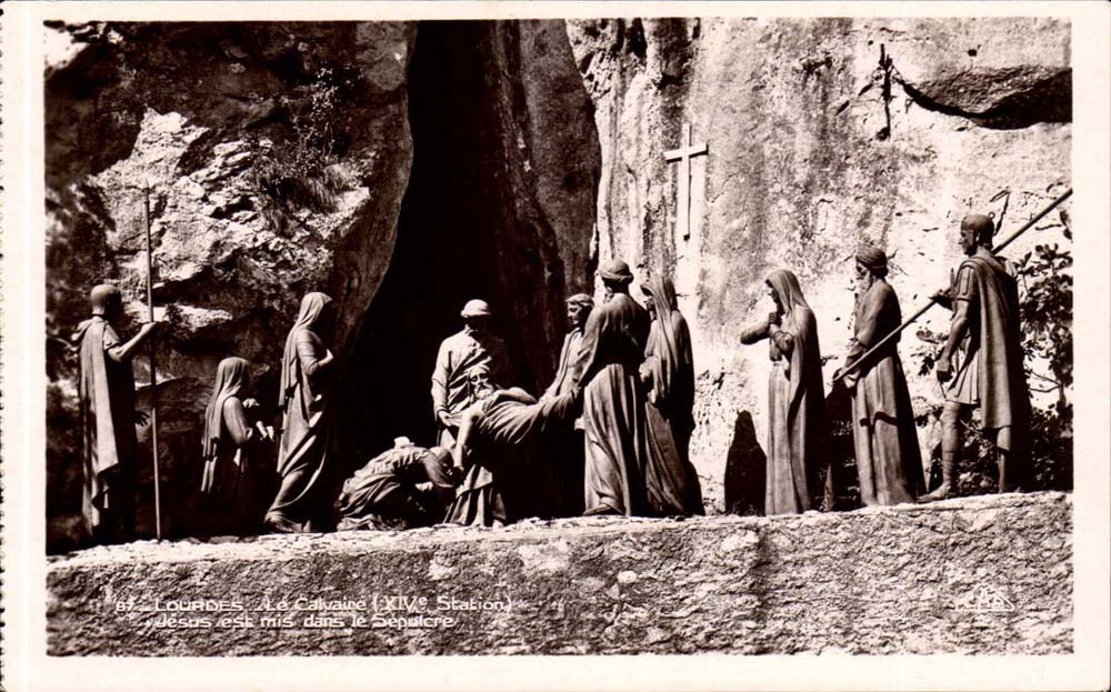 Lourdes CPA the Jesus martyrdom is put in the sepulchre