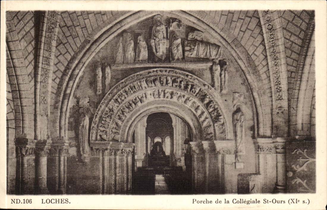 Loaches CPA Porch of collegial St Bear