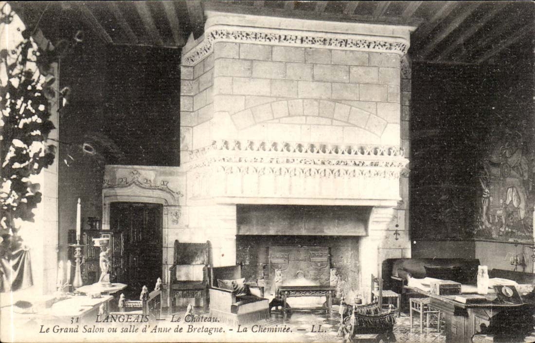 Langeais CPA Le chateau Le grand salon ou salle d'Anne de Bretagne La cheminee