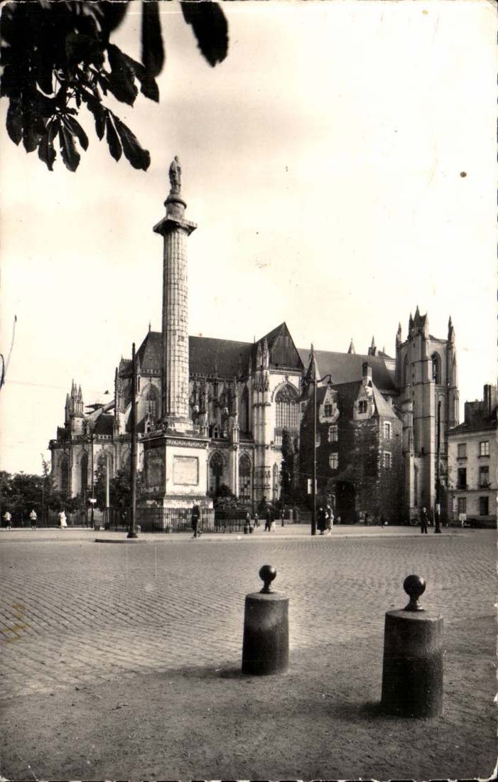 Nantes CPA the bedside of the cathedral Saint Pierre