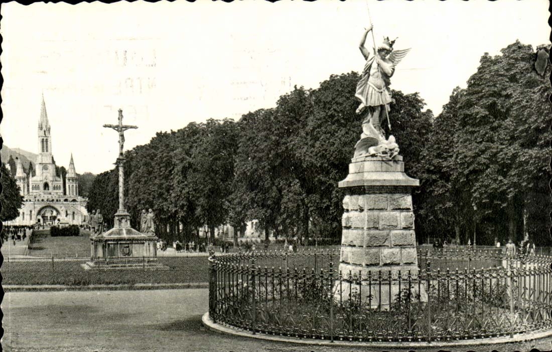 Lourdes CPA the basilica Holy Michel and the Breton martyrdom