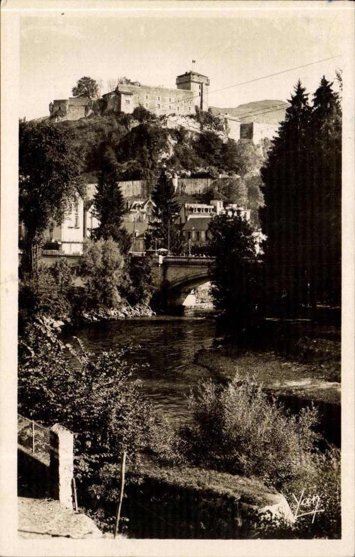 Lourdes CPA the strong castle and Gave