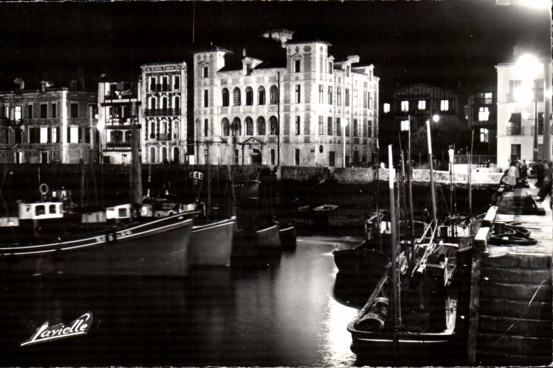 Saint Jean de Luz MODERN CARD the port and the mison of the infante