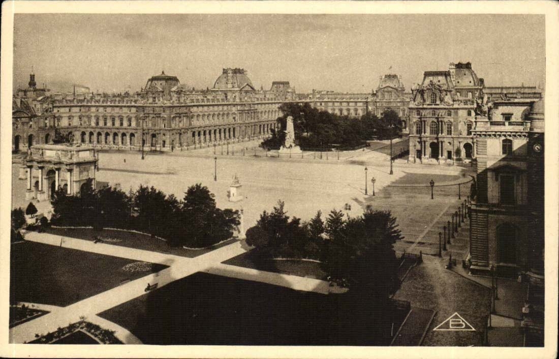 Paris CPA Le Louvre Vue generale