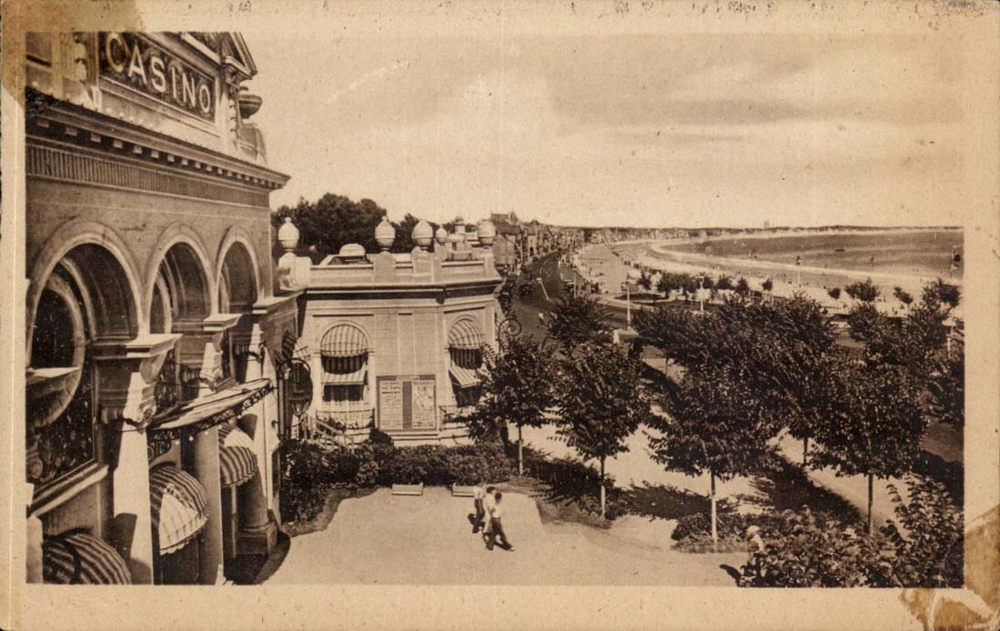 La Baule CPA the beach seen of the casino