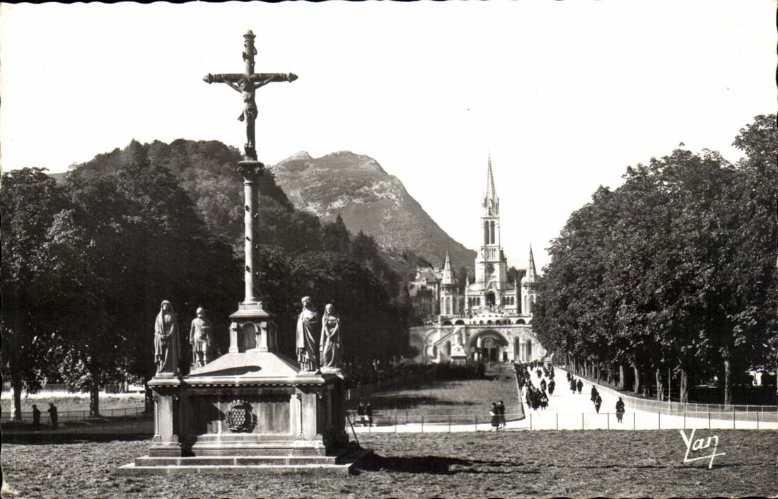 Lourdes CPA the Breton martyrdom and the basilica