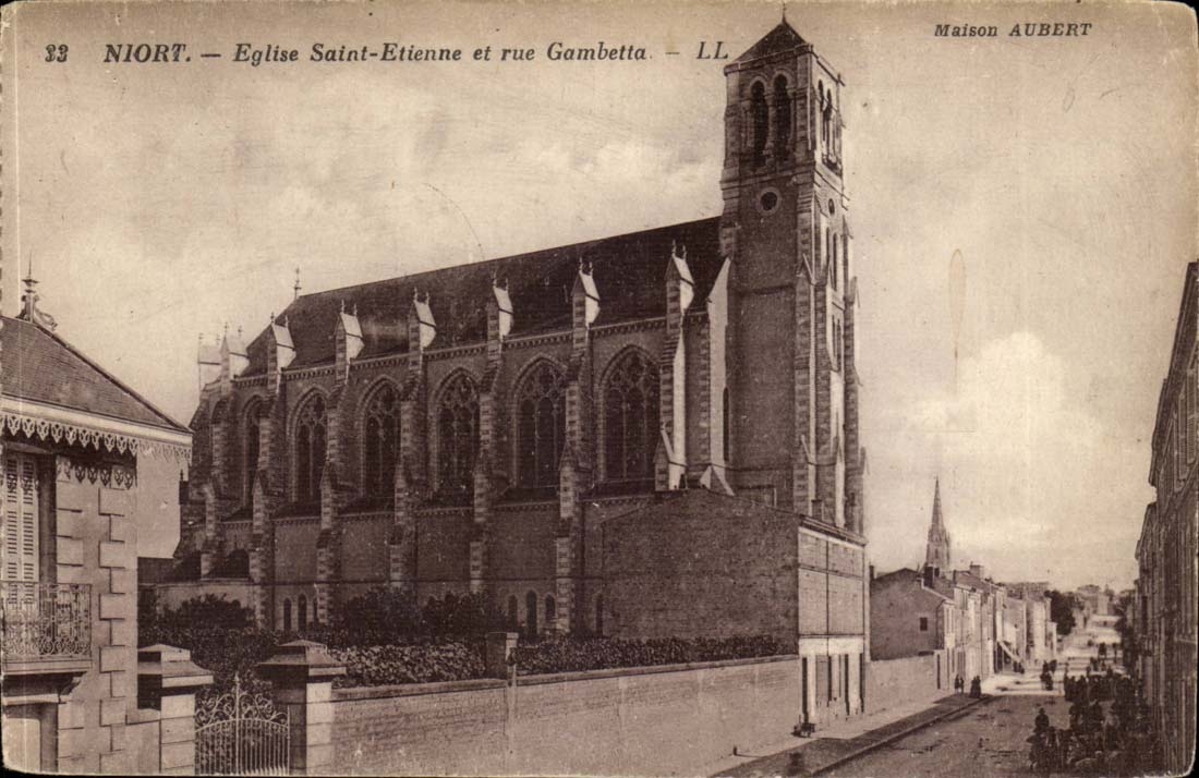 Niort CPA Church Saint Etienne and street Gambetta
