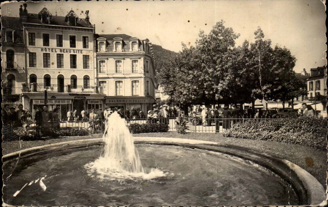 Bagneres de Bigorre CPA the fountain of Coustous and the host beautiful site