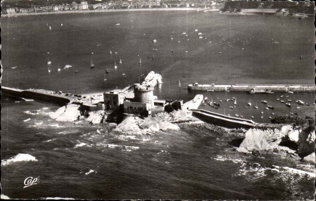 Saint Jean de Luz CPM Le fort du Socoa et la baie Vue prise par avion
