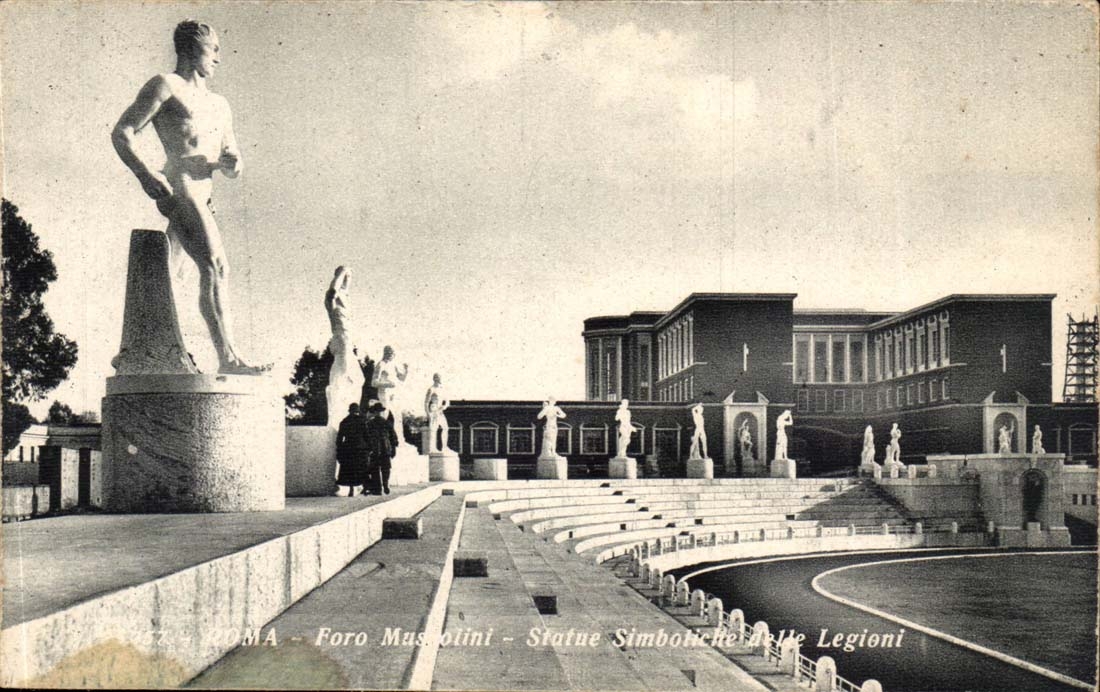 Statue simboliclte delle Legioni Italien-Italien Rom CPA Foor Mussolini