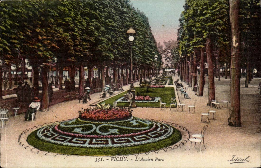 Vichy CPA the old park