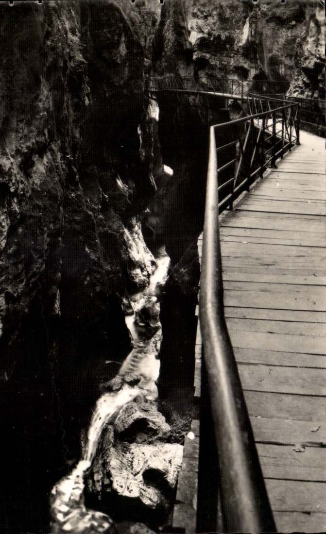 Surroundings of Annecy CPA Falls of iron interior
